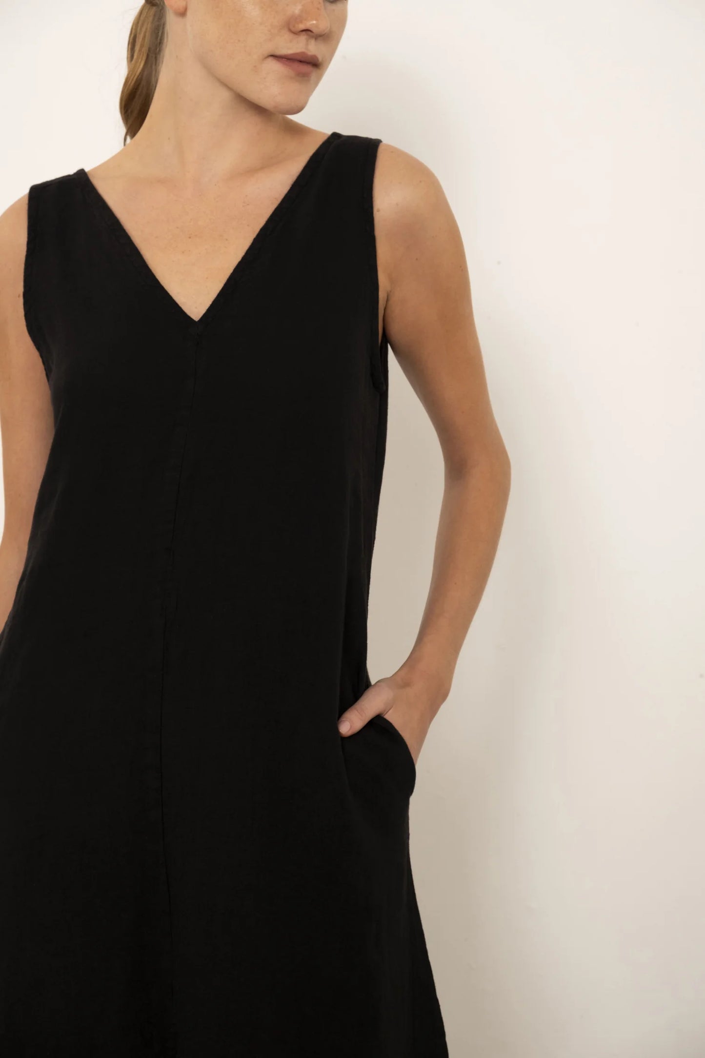 V-Neck Slit Raw Linen Dress black